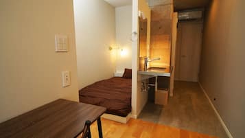 1 bedroom, desk, free WiFi, bed sheets