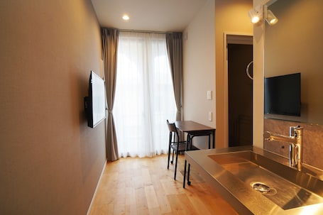 Interior. Niijima Guest House Etcetora can accommodate up / Niijimamura Tokyo