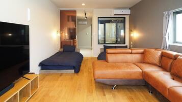 1 bedroom, desk, free WiFi, bed sheets