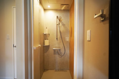 Niijima Guesthouse Etcetra can accommodate up to / Niijimamura Tokyo