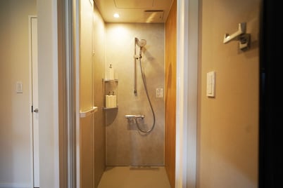 Niijima Guesthouse Etcetra can accommodate up to / Niijimamura Tokyo