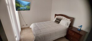 3 chambres, fer et planche à repasser, Wi-Fi, draps fournis