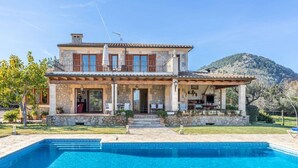 A two-story house with a stone facade, a balcony, and a swimming pool in front. - L'Olivar Cánaves - Four Bedroom Villa, Sleeps 8 (Mallorca)