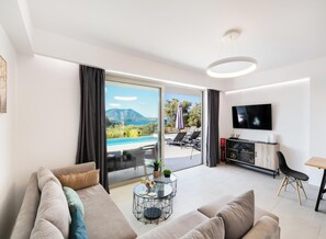 Smart TV - Kristi - Three Bedroom Villa, Sleeps 6 (Spartochori)