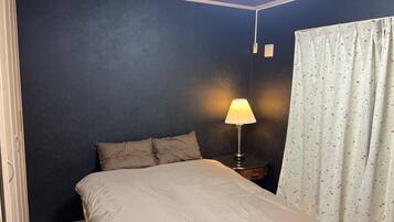 4 室のベッドルーム、WiFi (無料)、ベッドシーツ