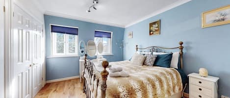 4 soverom, skrivebord, strykejern/-brett og wi-fi