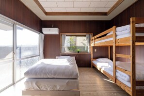 3 bedrooms, desk, iron/ironing board, free WiFi