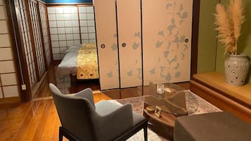 2 多间卧室、办公桌、免费 WiFi、床单