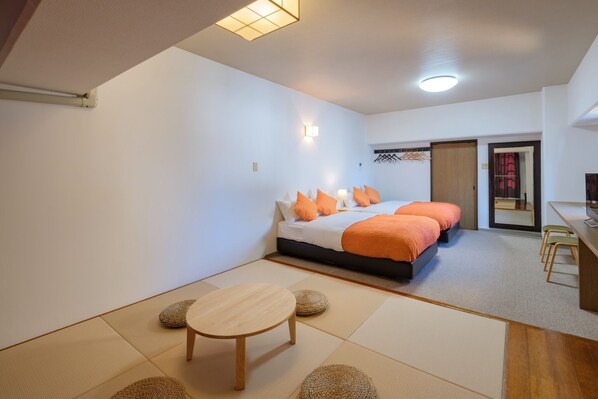 1 bedroom, desk, free WiFi, bed sheets - Deluxe room with tatami space 2 semidouble beds / Miyazaki Miyazaki (Miyazaki)