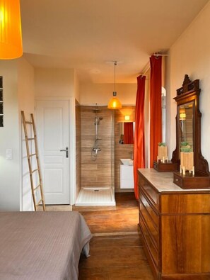 6 bedrooms, iron/ironing board, travel cot, free WiFi - 6 Bedroom Private vacation home in Pietracorbara (Pietracorbara)