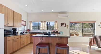 A Far West Nest - Perfect for Birders!