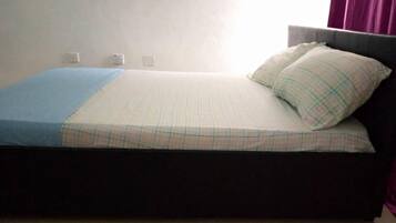 Apartment | 2 bedrooms, iron/ironing board, bed sheets
