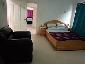 2 bedrooms, iron/ironing board, bed sheets - Inviting 3-bed Apartment in Kumasi Ashanti Ghana (Kumasi)
