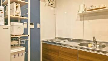 Fridge, microwave, stovetop, cookware/dishes/utensils