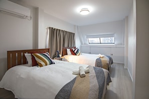 5 bedrooms, desk, free WiFi, bed sheets