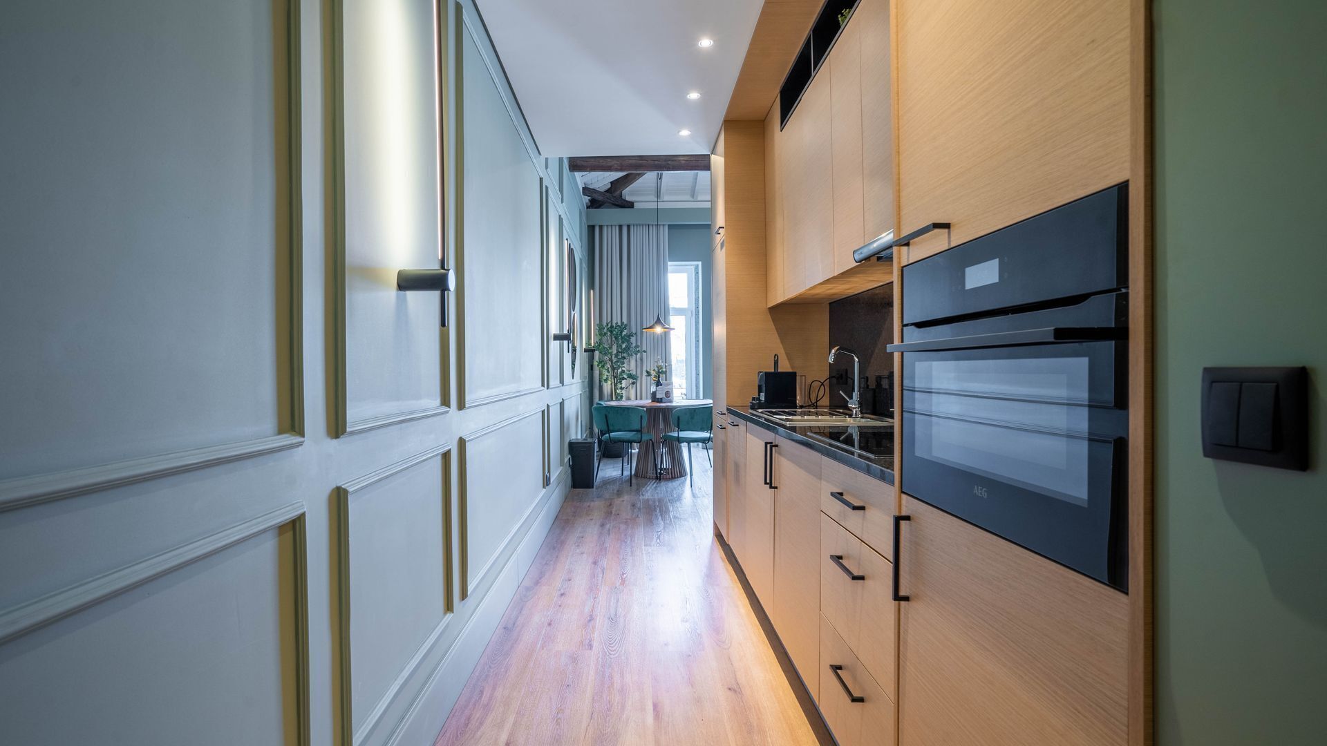 Réfrigérateur, micro-ondes, plaque de cuisson, lave-vaisselle