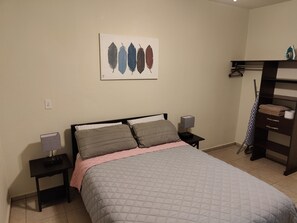 2 chambres, fer et planche à repasser, Wi-Fi, draps fournis