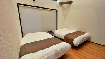 3 habitaciones, escritorio, wifi gratis y ropa de cama