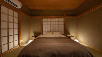 4 bedrooms, desk, iron/ironing board, free WiFi