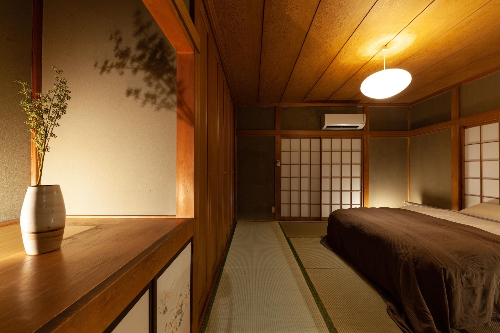 4 slaapkamers, een bureau, een strijkplank/strijkijzer, gratis wifi