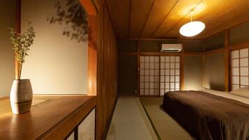 4 bedrooms, desk, iron/ironing board, free WiFi