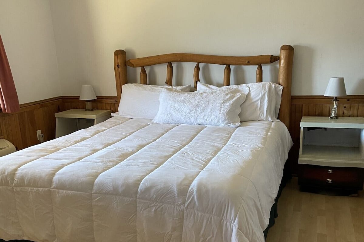 1 kamar tidur, selimut bulu angsa, dan didekorasi berbeda-beda
