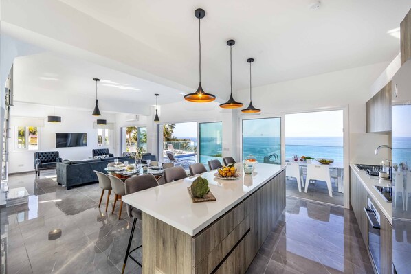 Dining - Pomos Seashore Villa (Pomos)