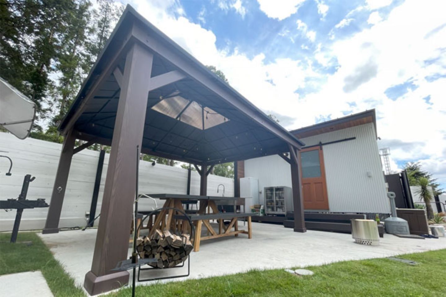 屋外ダイニングエリア