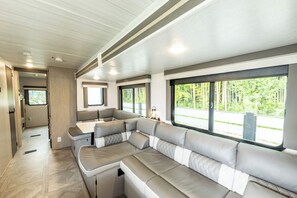 Interior - Entire building rental plan | Salem Trailer House  / Tsukuba City Ibaraki (Tsukuba City)