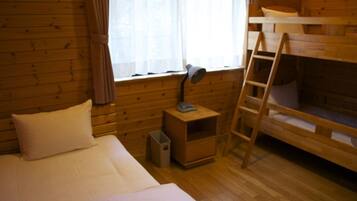 2 slaapkamers, een bureau