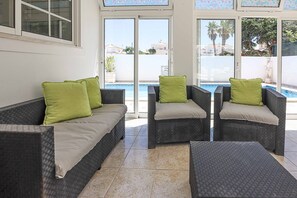 Pool - Villa Vivienda Rosa - Four Bedroom Villa, Sleeps 8 (Albufeira)