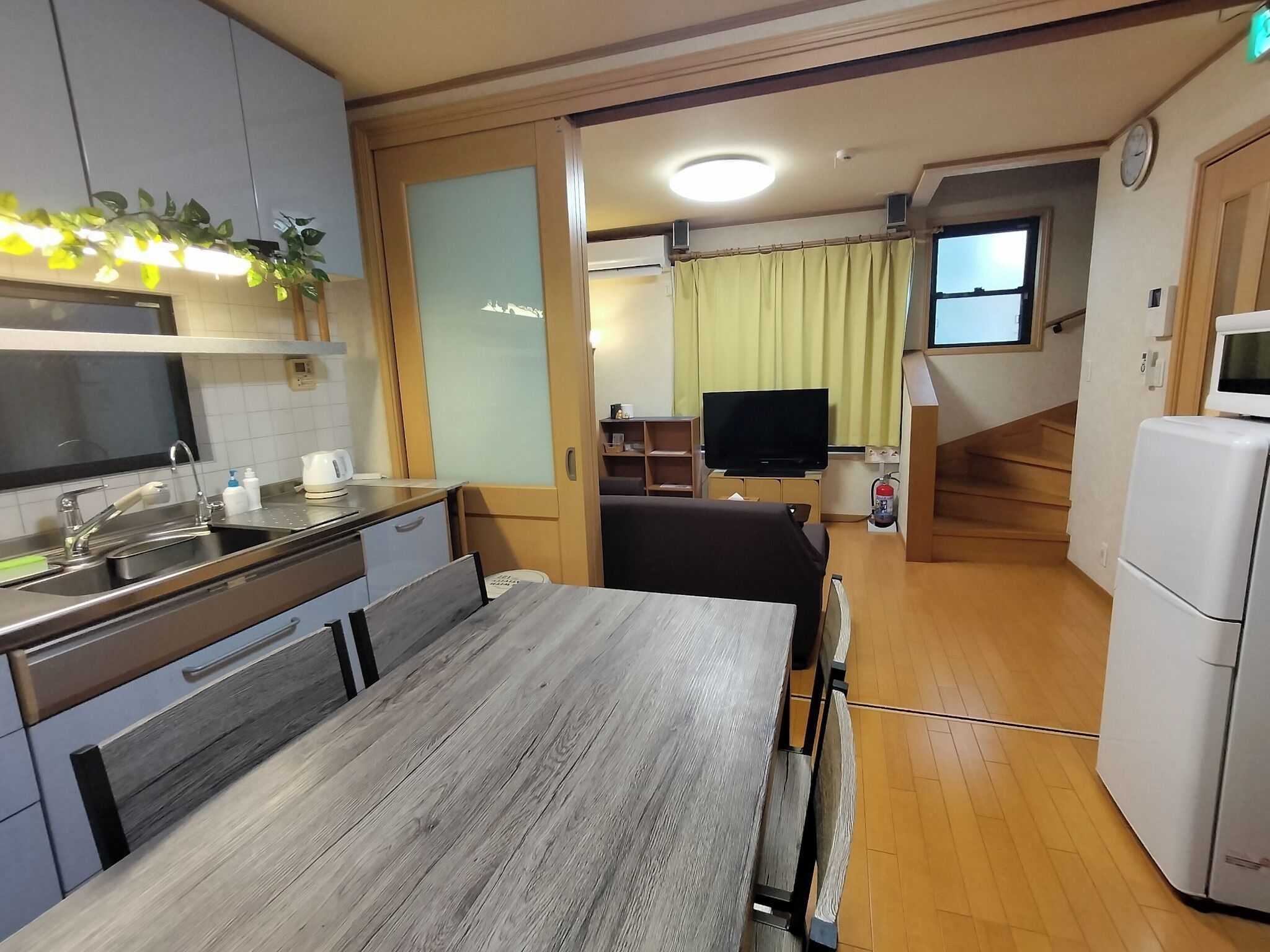 Fridge, microwave, stovetop, cookware/dishes/utensils