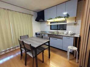 Fridge, microwave, stovetop, cookware/dishes/utensils