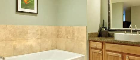 Asciugacapelli, asciugamani, sapone, shampoo