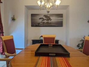 Dining - Comfy Family Home - Pet Friendly + Free Parking (Airdrie)