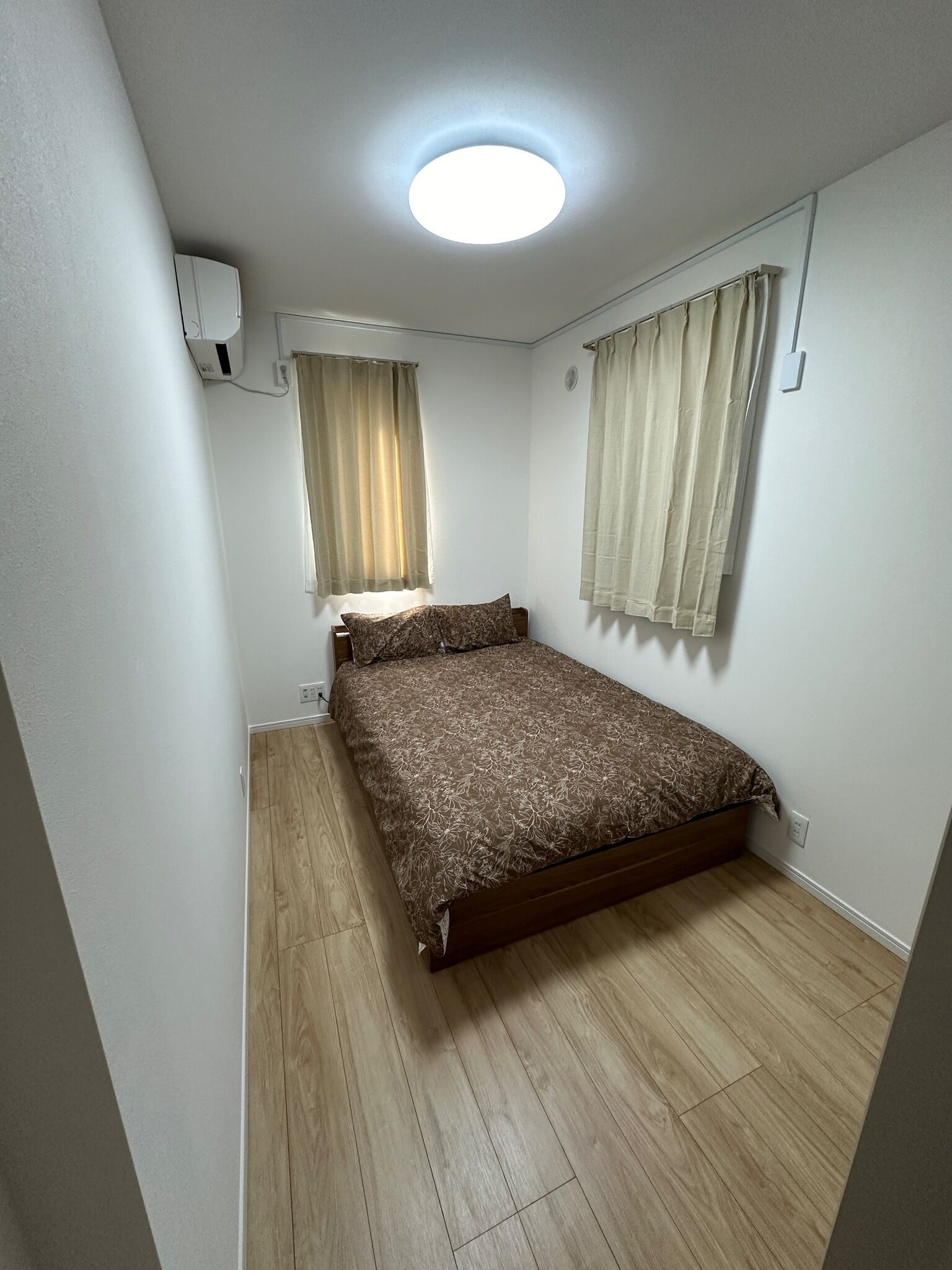 4 bedrooms, WiFi (free), bed sheets