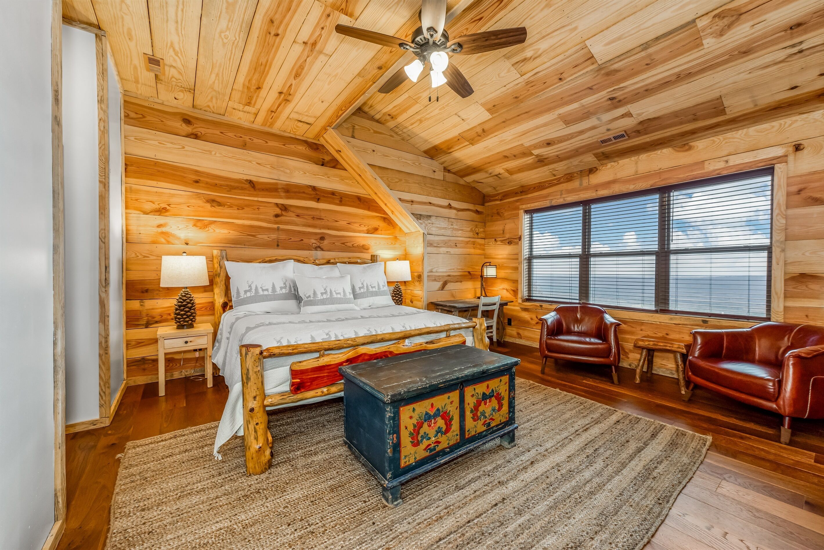 4 bedrooms, desk, free WiFi, bed sheets