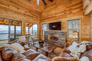 Smart TV, fireplace