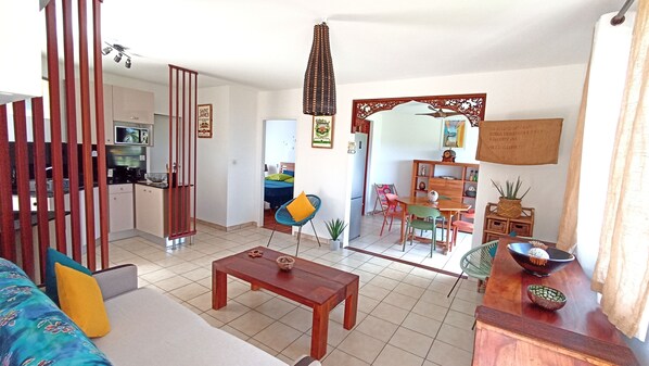 Living area - Grand T2 A 150m DE LA Plage Climatise Dans Residence DE 9 Logements AU Calme (La Trinité)