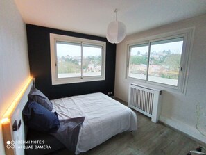 3 bedrooms, iron/ironing board, free WiFi, bed sheets