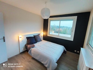 3 chambres, fer et planche à repasser, Wi-Fi gratuit, draps fournis