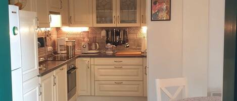 冰箱、微波炉、烤箱、炉灶