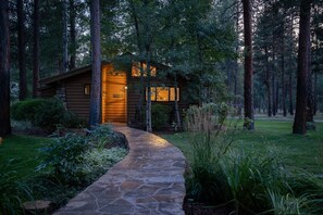 Exterior - Cozy Cottage at The Bitterroot Mile Club (Hamilton)