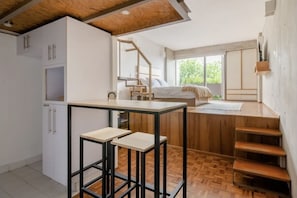 1 habitación, tabla de planchar con plancha, wifi y ropa de cama