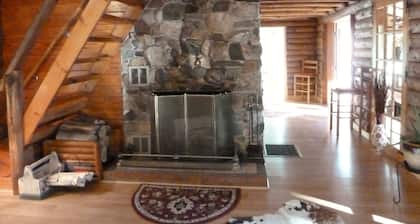 Farside Cabin
Secluded mountain top getaway with mountain views & rustic charm