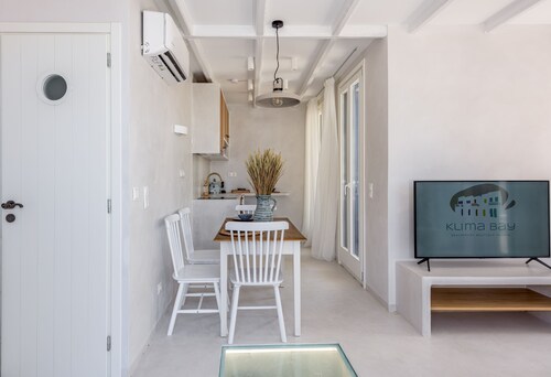 Klima Bay Beachfront Boutique Houses (BLUE)