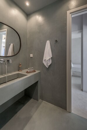 Bruser, hårtørrer, håndklæder