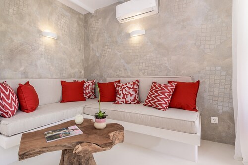 KLIMA BAY Beachfront Boutique Houses (Red)