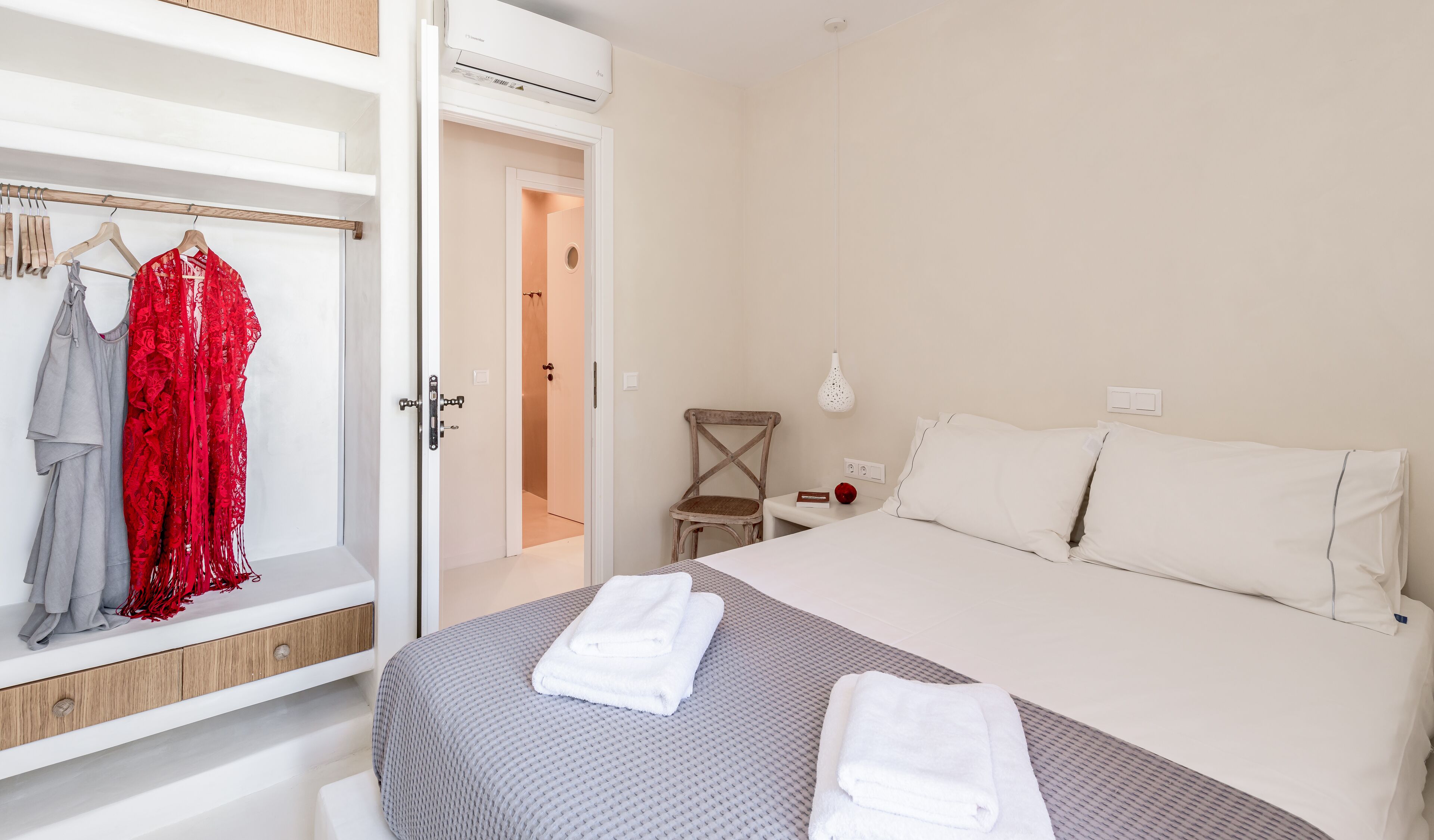 2 bedrooms, iron/ironing board, travel cot, free WiFi