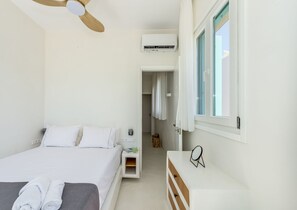 2 slaapkamers, een strijkplank/strijkijzer, reisbedje, gratis wifi